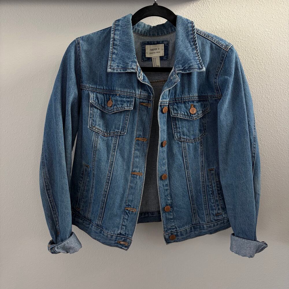 F21 100% Cotton Denim Jacket with Pockets (M)